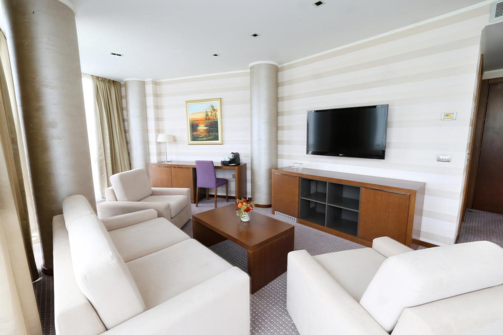 Hotel Premier Aqua - Adults Only ヴルドニーク エクステリア 写真 A living room in a suite at the Radisson Blu Royal