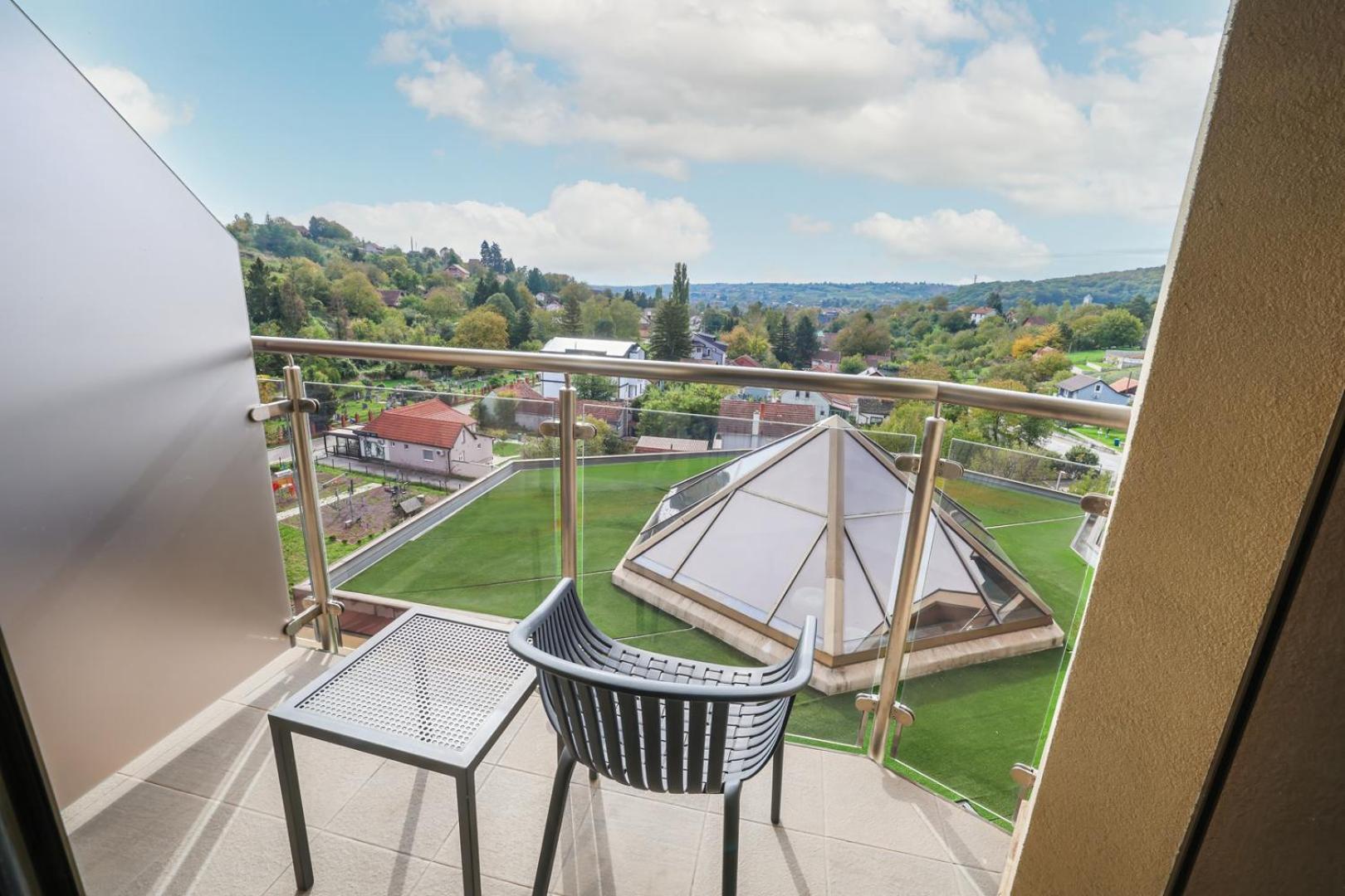 Hotel Premier Aqua - Adults Only ヴルドニーク エクステリア 写真 The view from the balcony of a typical apartment
