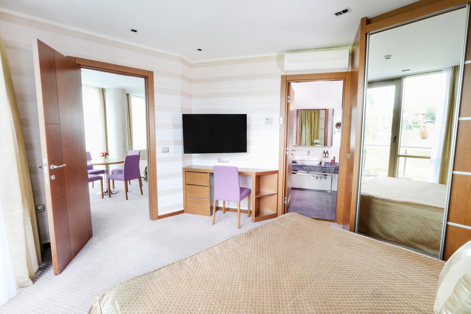 Hotel Premier Aqua - Adults Only ヴルドニーク エクステリア 写真 Suite at the Radisson Blu Hamburg