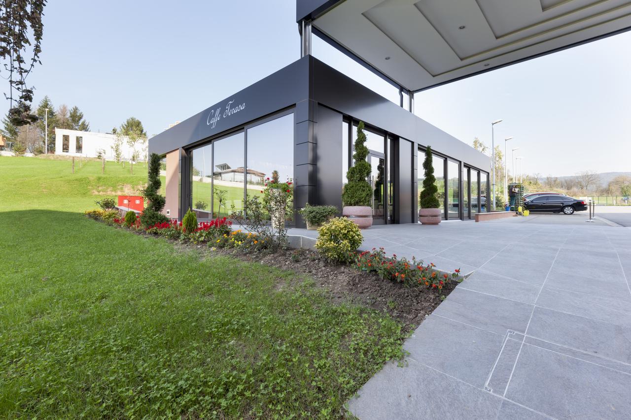 Hotel Premier Aqua - Adults Only ヴルドニーク エクステリア 写真 Entrance of the new crematorium